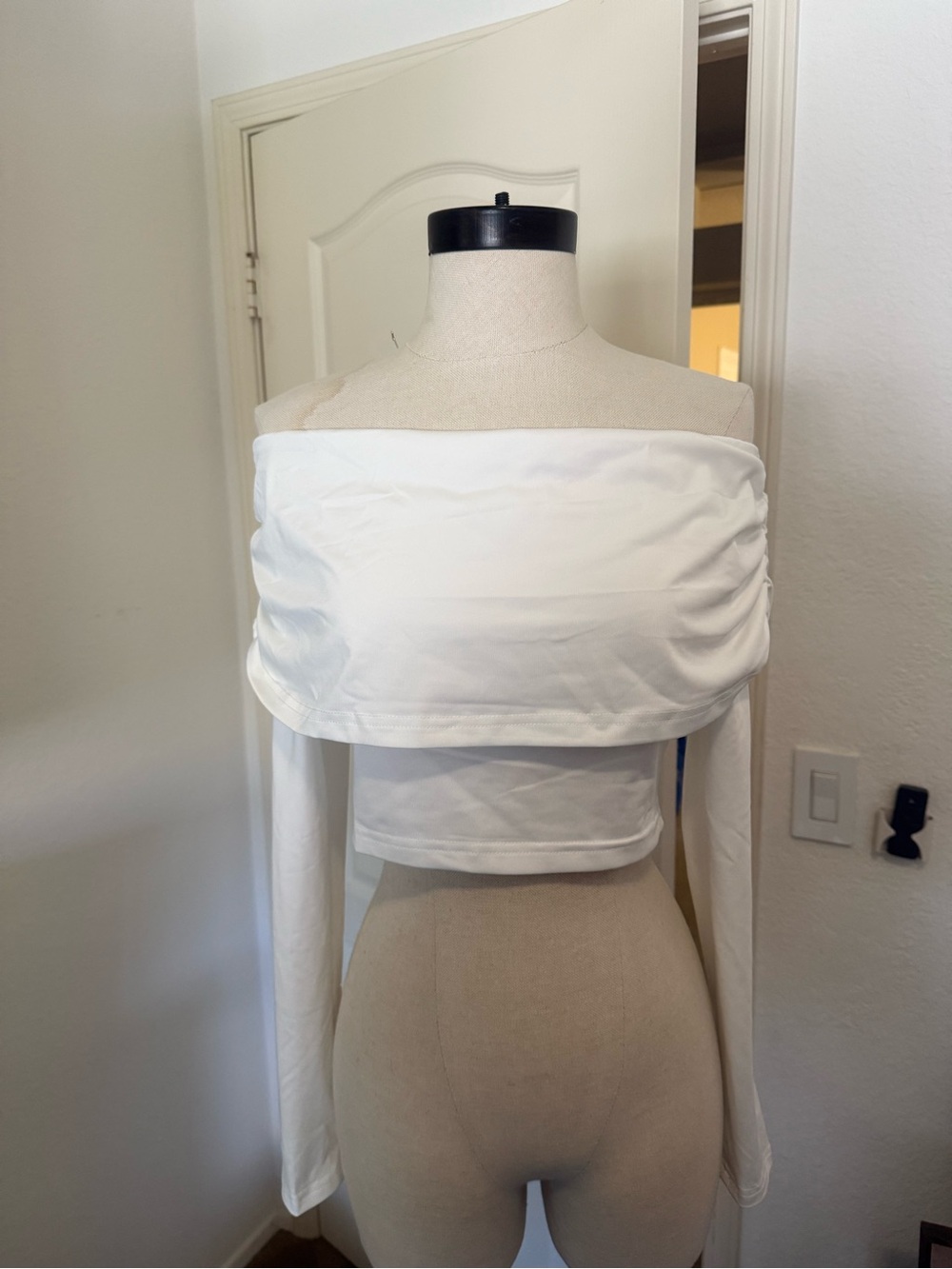 Off-Shoulder Long Sleeve Crop Top - White